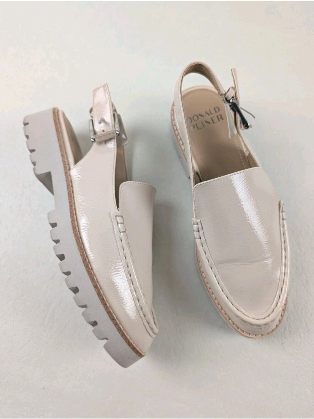Donald Pliner Essex Slingback Loafer Womens 8 Ivory Faux Patent Leather Flat